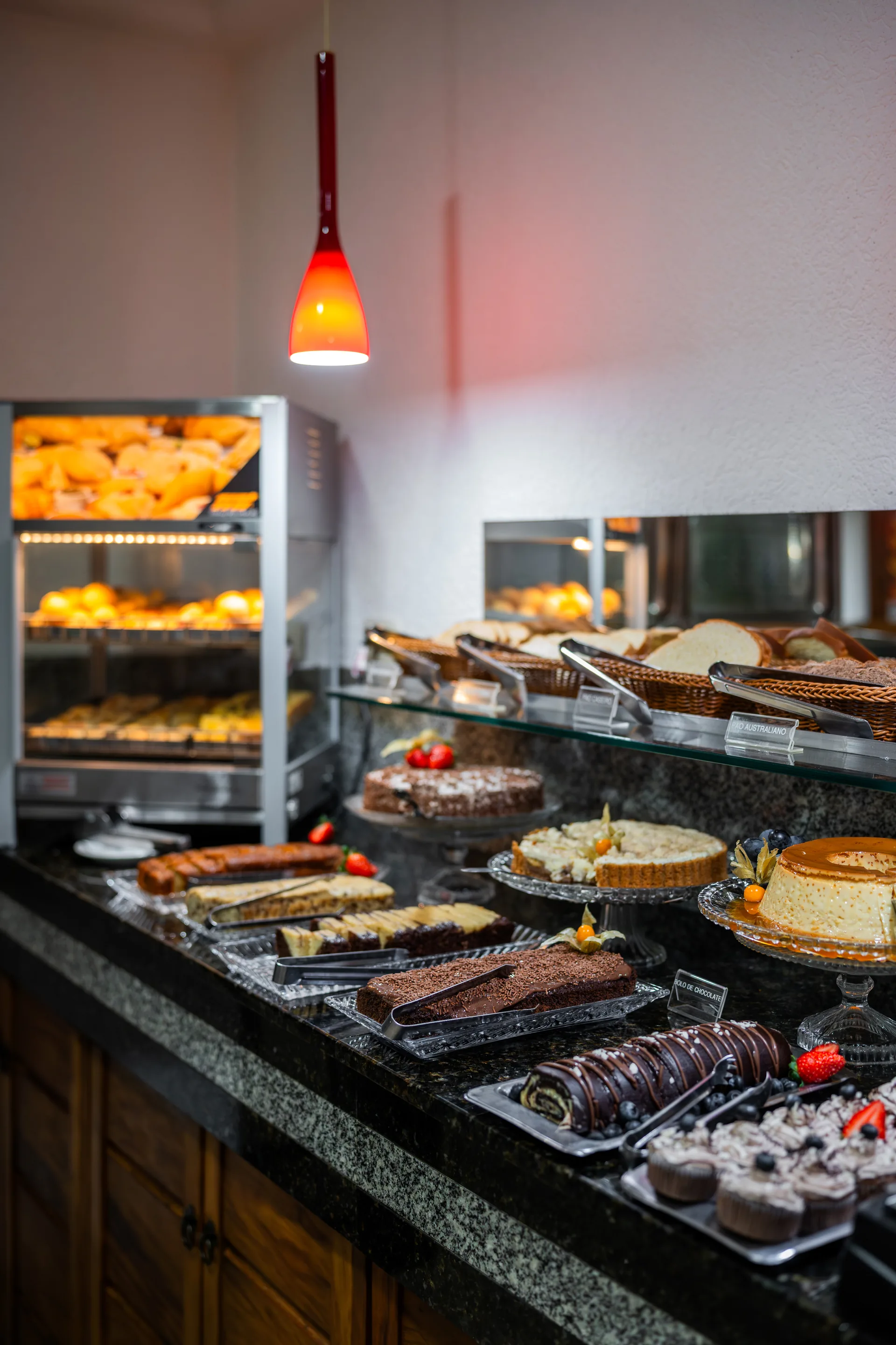 Café da manhã farto do Roma's Hotel